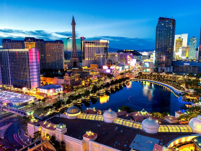YOUR GUIDE TO BECOMING A LAS VEGAS LOCAL